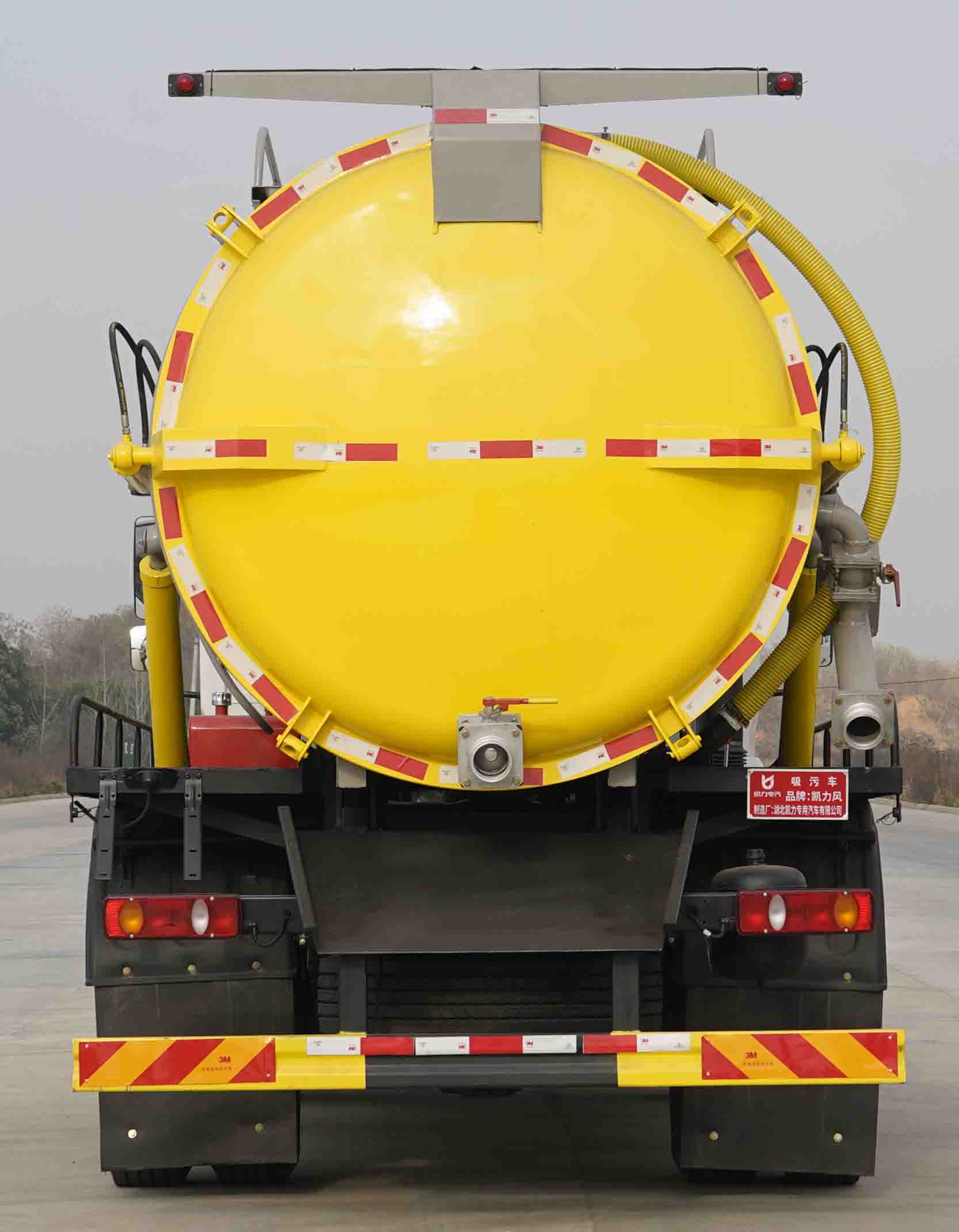 KLF5160GXWD6型吸污車